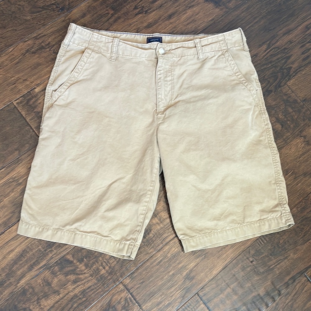 Gap Khaki shorts